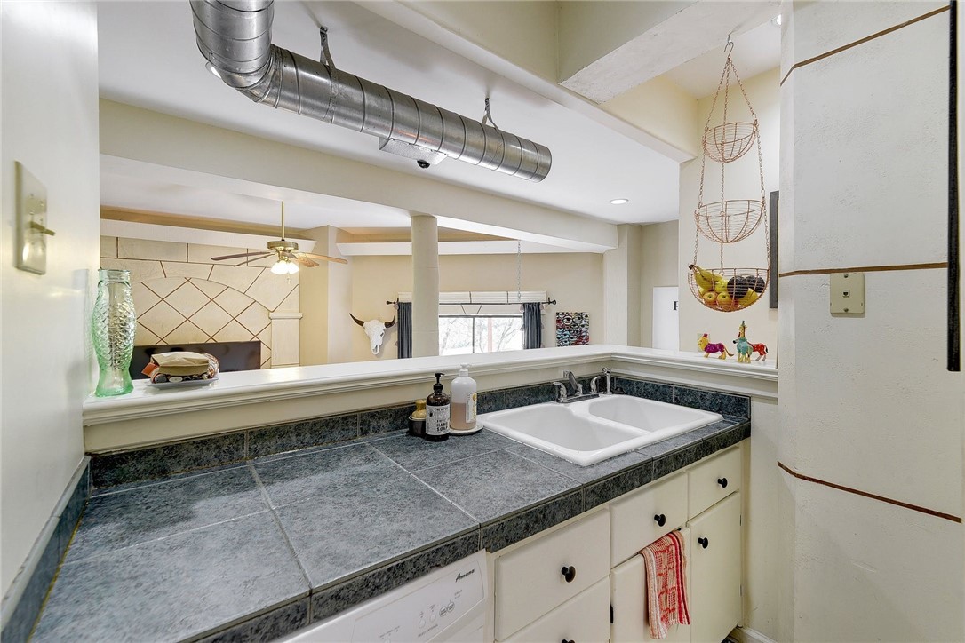 1712 Lakeshore Drive, Unit A Austin, TX 78746 - Photo 11 of 15