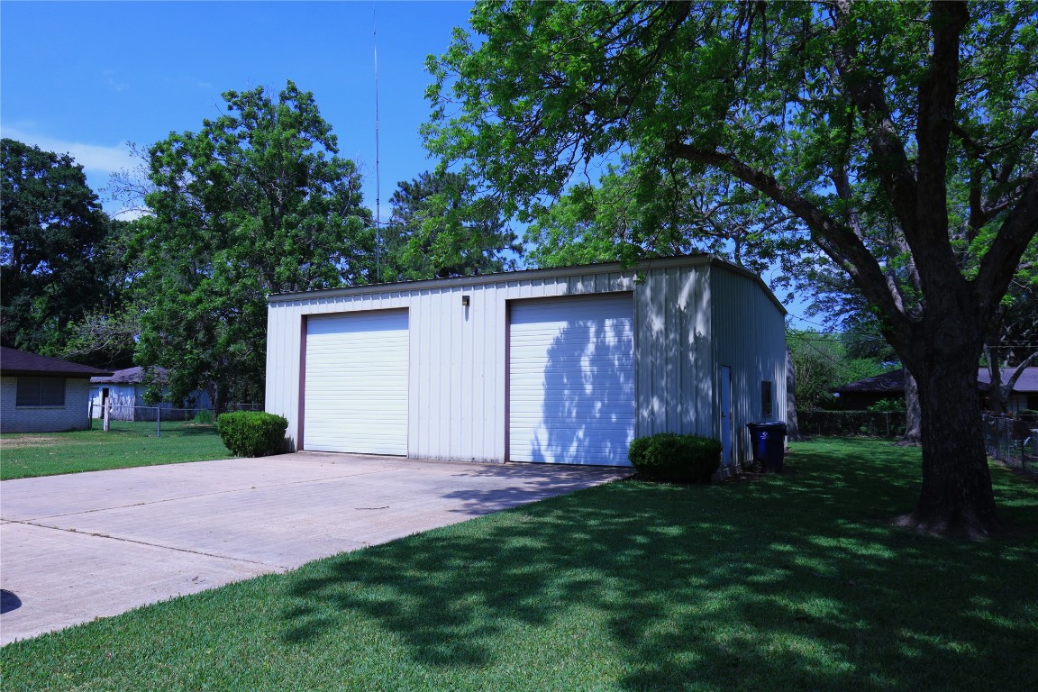 115 Irwin Road West Columbia, TX 77486 - Photo 18 of 18 Workshop