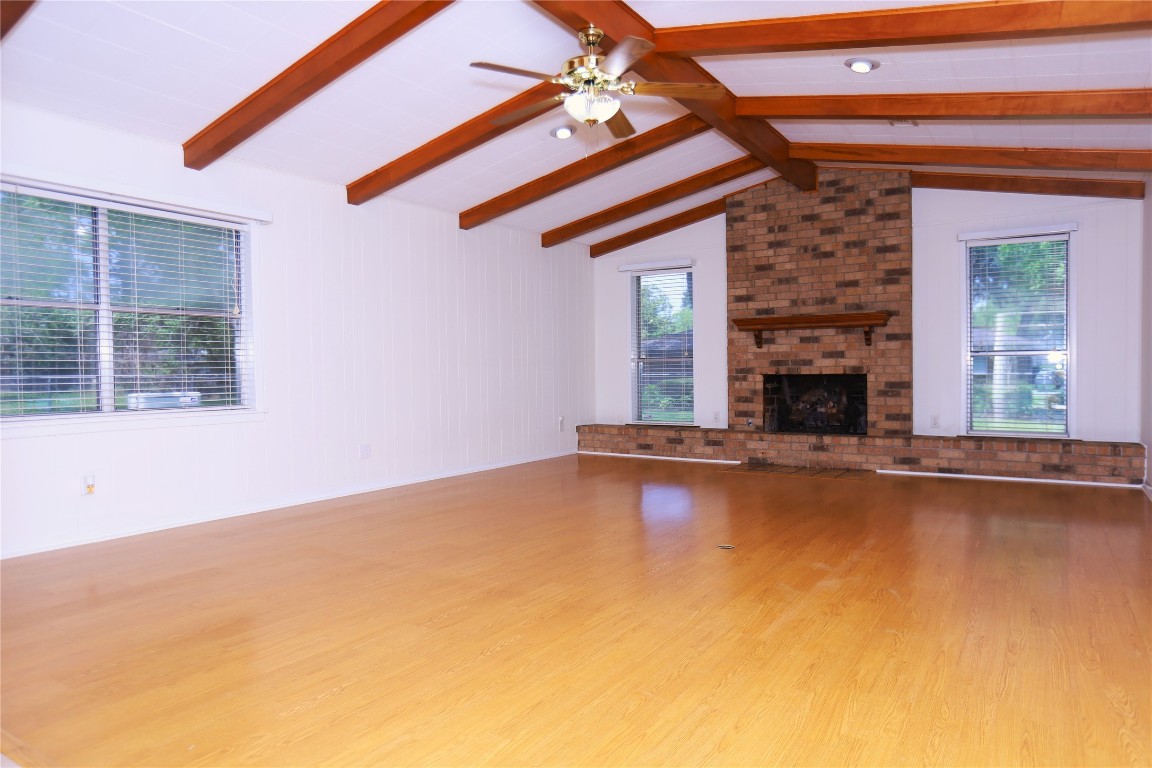 115 Irwin Road West Columbia, TX 77486 - Photo 2 of 18 Living Area