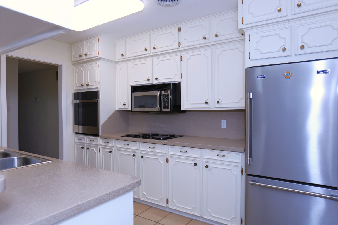 115 Irwin Road West Columbia, TX 77486 - Photo 5 of 18 Kitchen