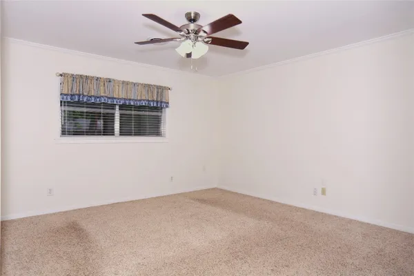 $2,150 | 115 Irwin Road, West Columbia, TX 77486