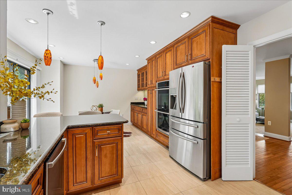 2024 Swans Neck Way Reston, VA 20191 - Photo 6 of 42 Kitchen