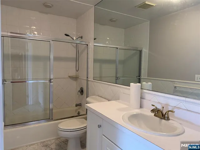 $3,500 | 319 East Ruby Avenue, Unit B, Palisades Park, NJ 07650