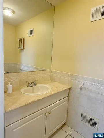 $3,500 | 319 East Ruby Avenue, Unit B, Palisades Park, NJ 07650