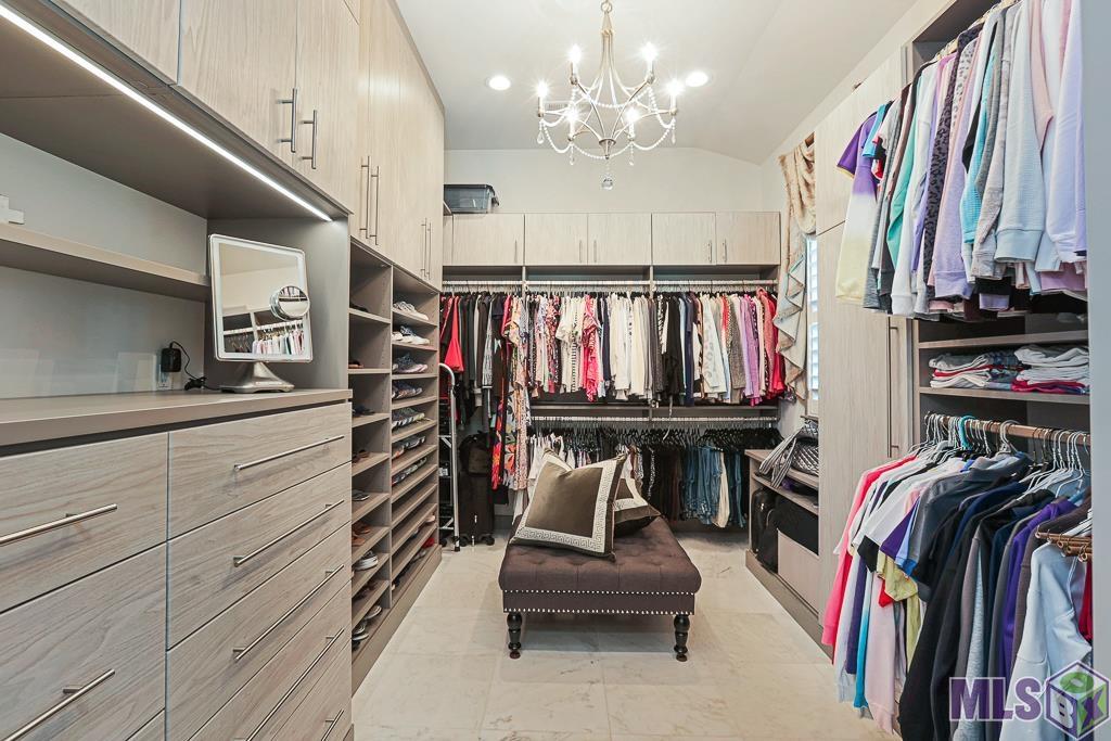 18031 Club View Drive Baton Rouge, LA 70810 - Photo 22 of 42 Hers Walk-In Closet