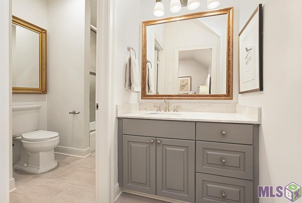 18031 Club View Drive Baton Rouge, LA 70810 - Photo 39 of 42 Jack-and-Jill Bath 1