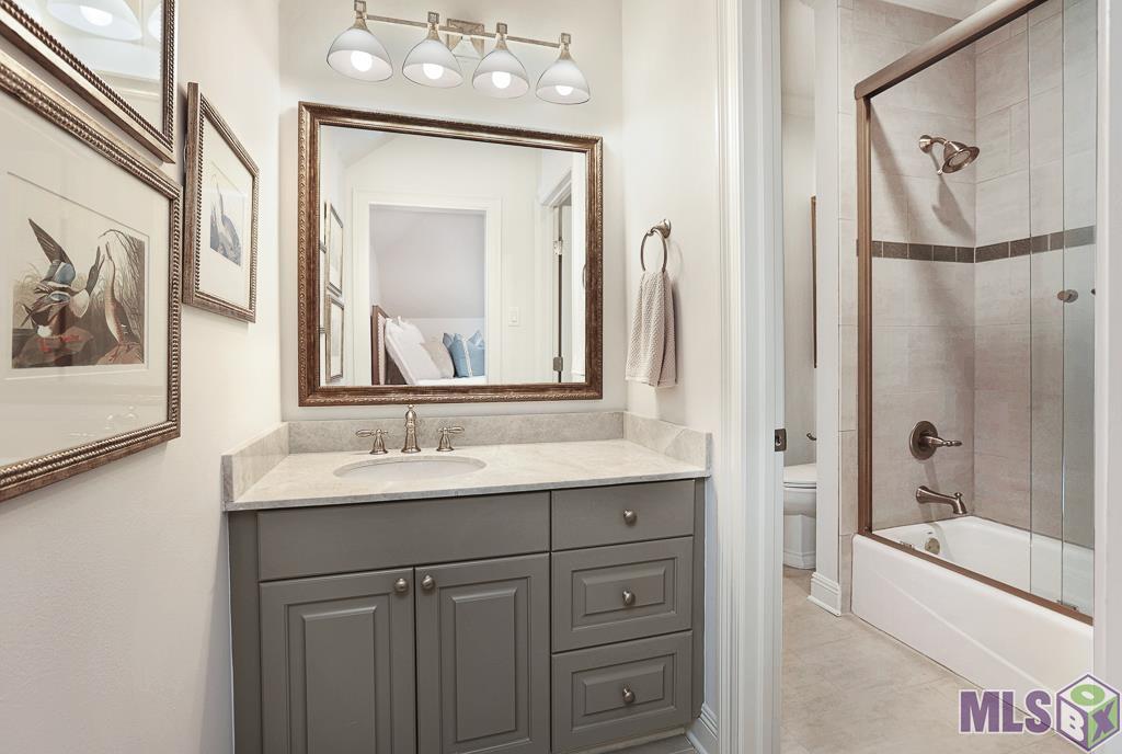 18031 Club View Drive Baton Rouge, LA 70810 - Photo 40 of 42 Jack-and-Jill Bath 2