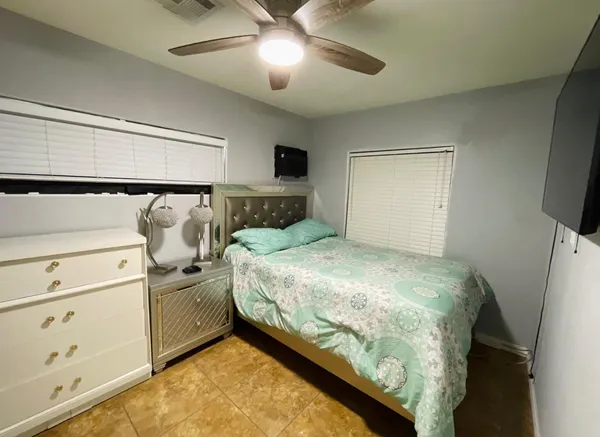 $1,100 | 3720 West Mauna Loa Lane, Unit STUDIO, Phoenix, AZ 85053