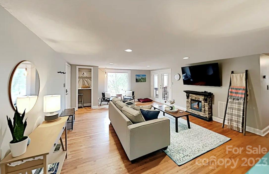 1097 Kilpatrick Road Hendersonville, NC 28739 - Photo 8 of 20 Gallery Image 8