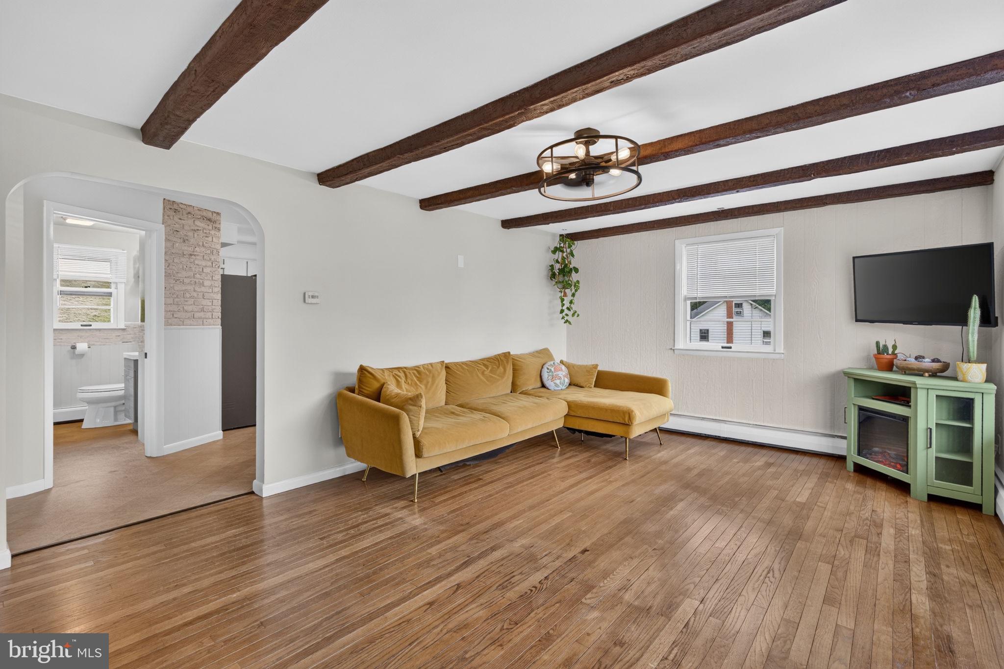 144 Terrace Road Boyertown, PA 19512 - Photo 9 of 28 Large living room