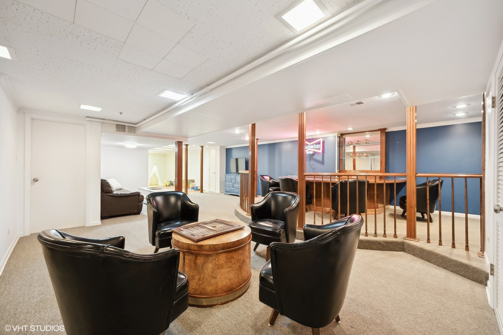 718 Chilton Lane Wilmette, IL 60091 - Photo 41 of 48 a living room with furniture and a table