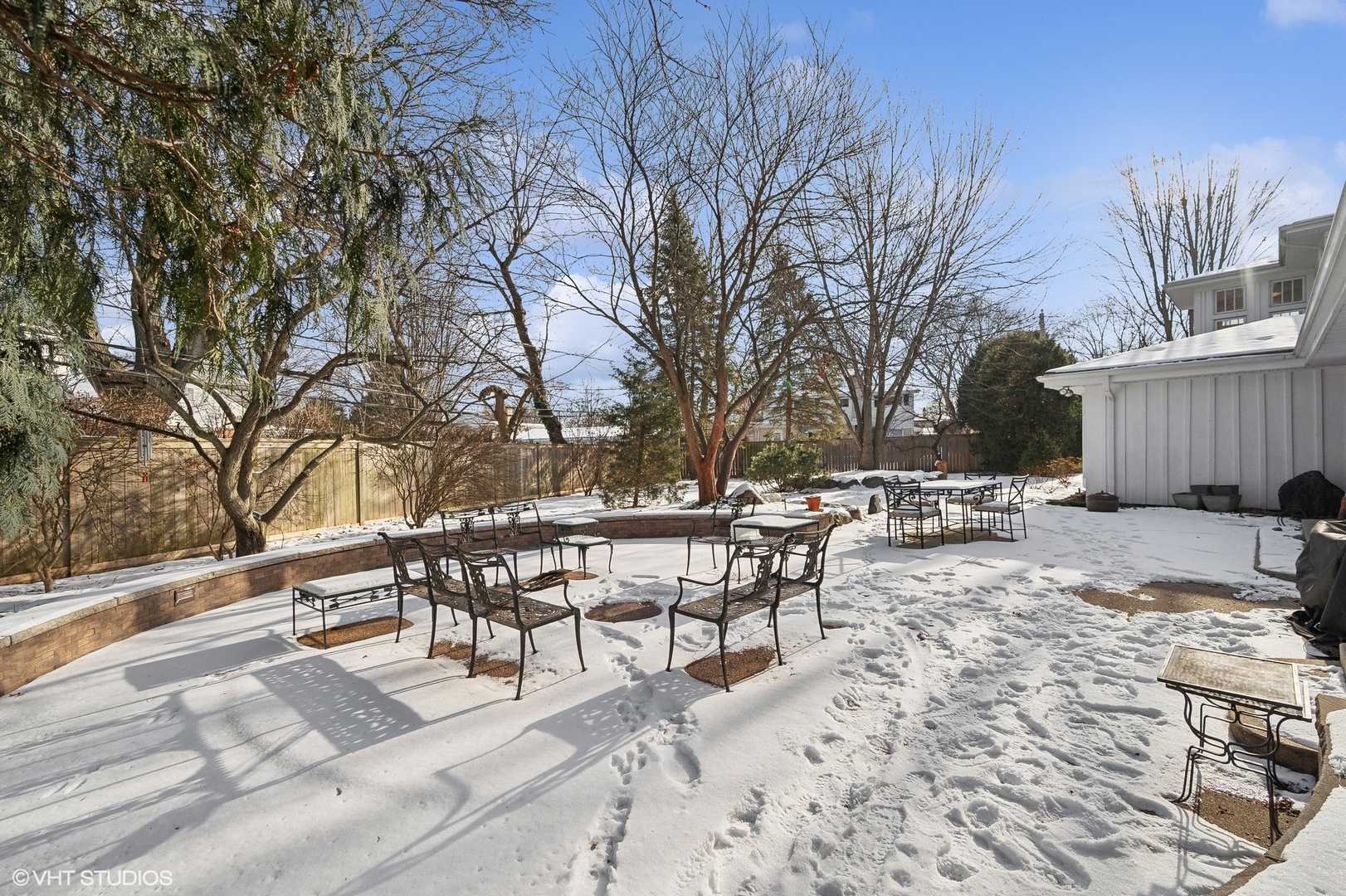 718 Chilton Lane Wilmette, IL 60091 - Photo 48 of 48 a view of a tables and chairs on the patio
