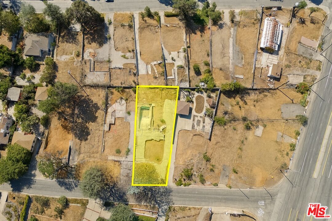 930 Athens Street Altadena, CA 91001 - Photo 4 of 12 a view of residential house with wooden fence