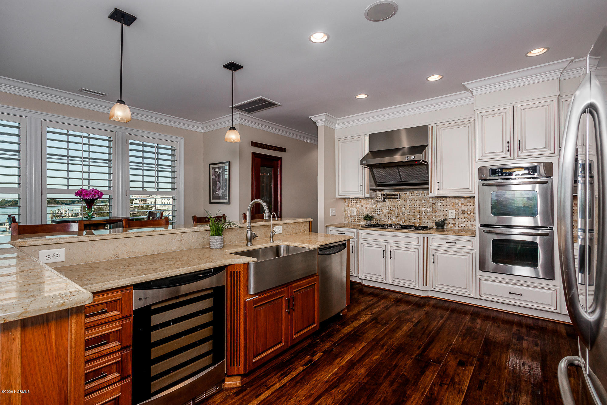 2680 Lennoxville Road Beaufort, NC 28516 - Photo 16 of 61 Gourmet kitchen with large island
