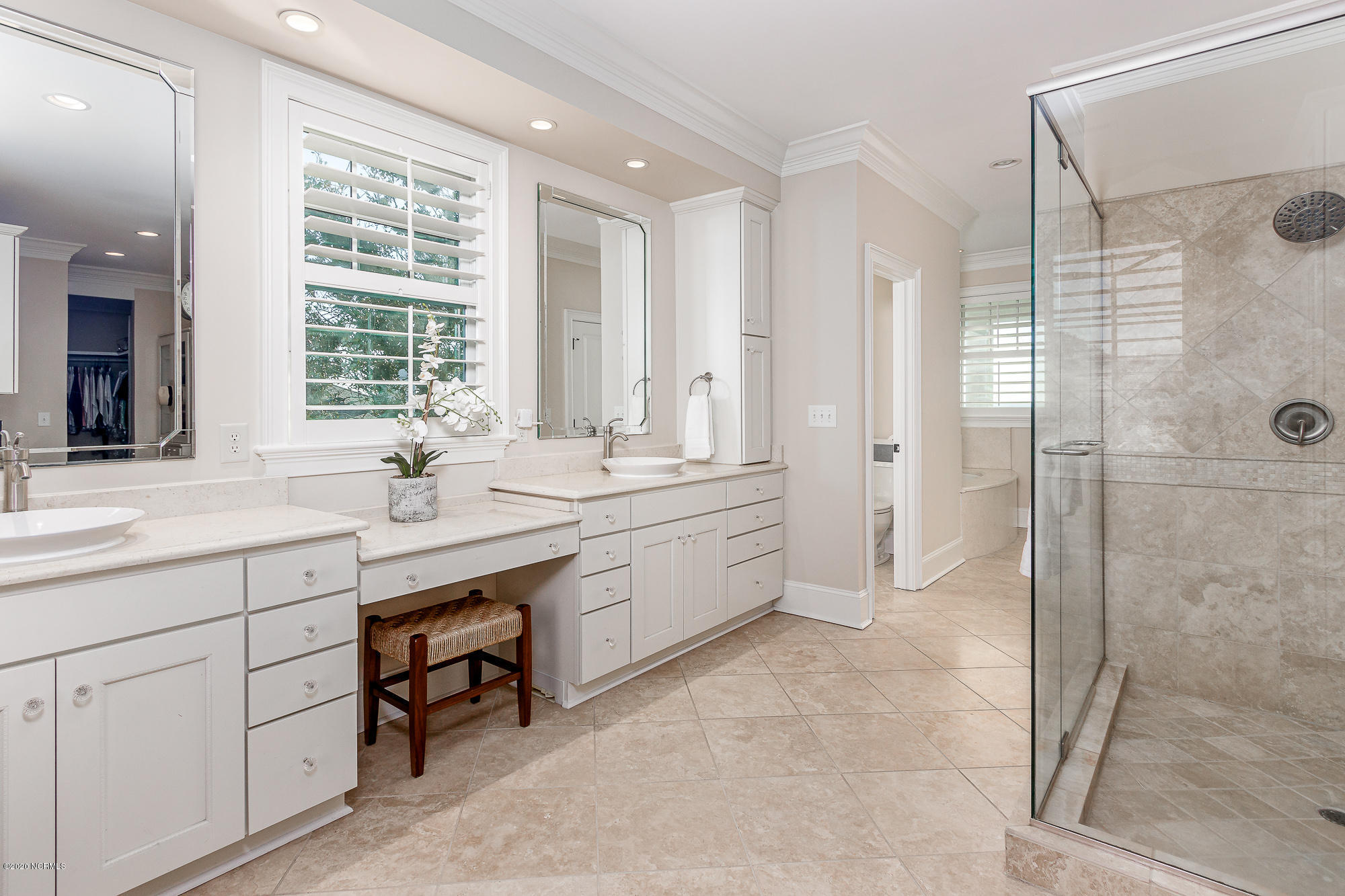 2680 Lennoxville Road Beaufort, NC 28516 - Photo 27 of 61 En suite master bath