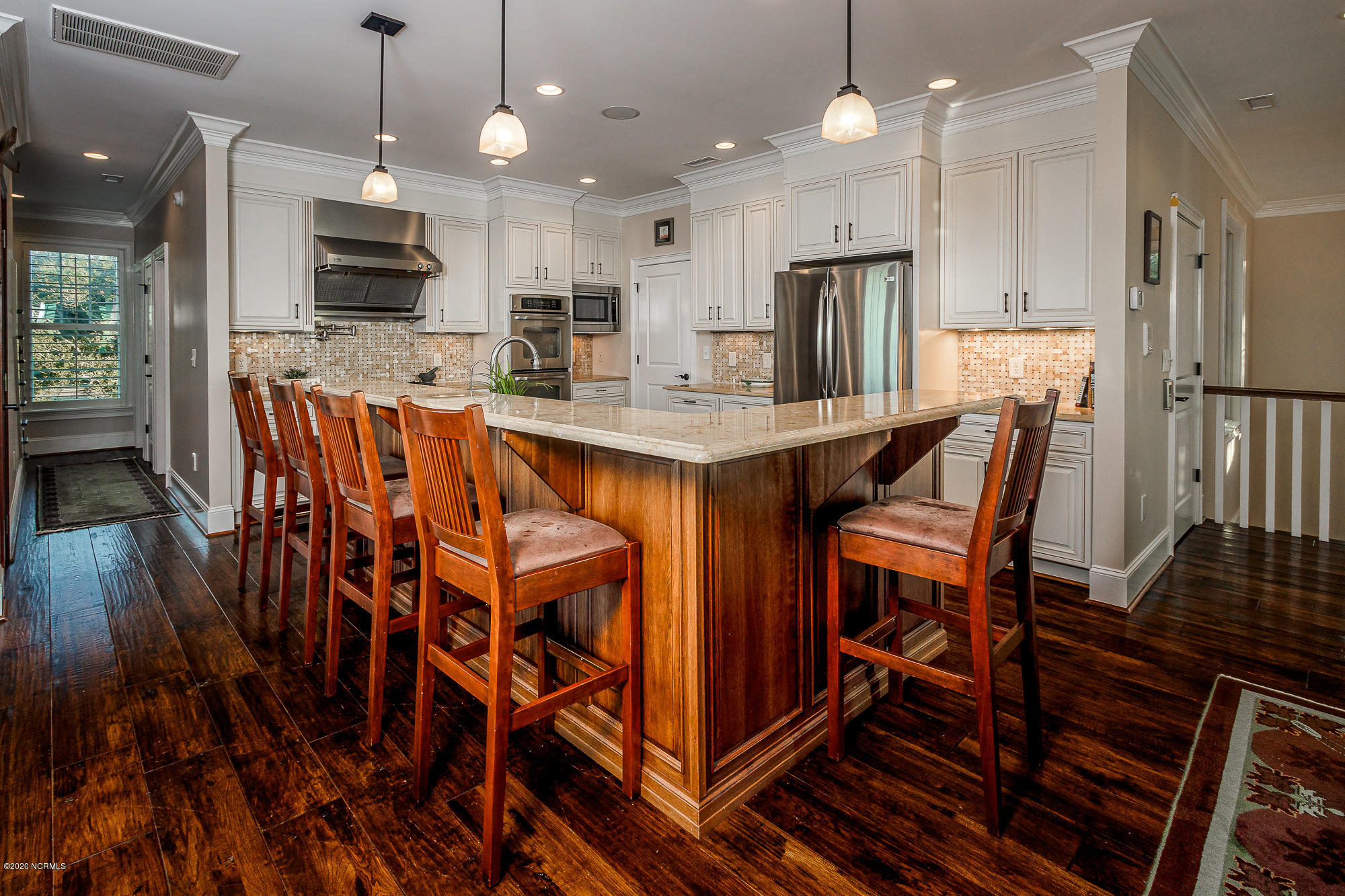 2680 Lennoxville Road Beaufort, NC 28516 - Photo 5 of 61 Gourmet kitchen with large island