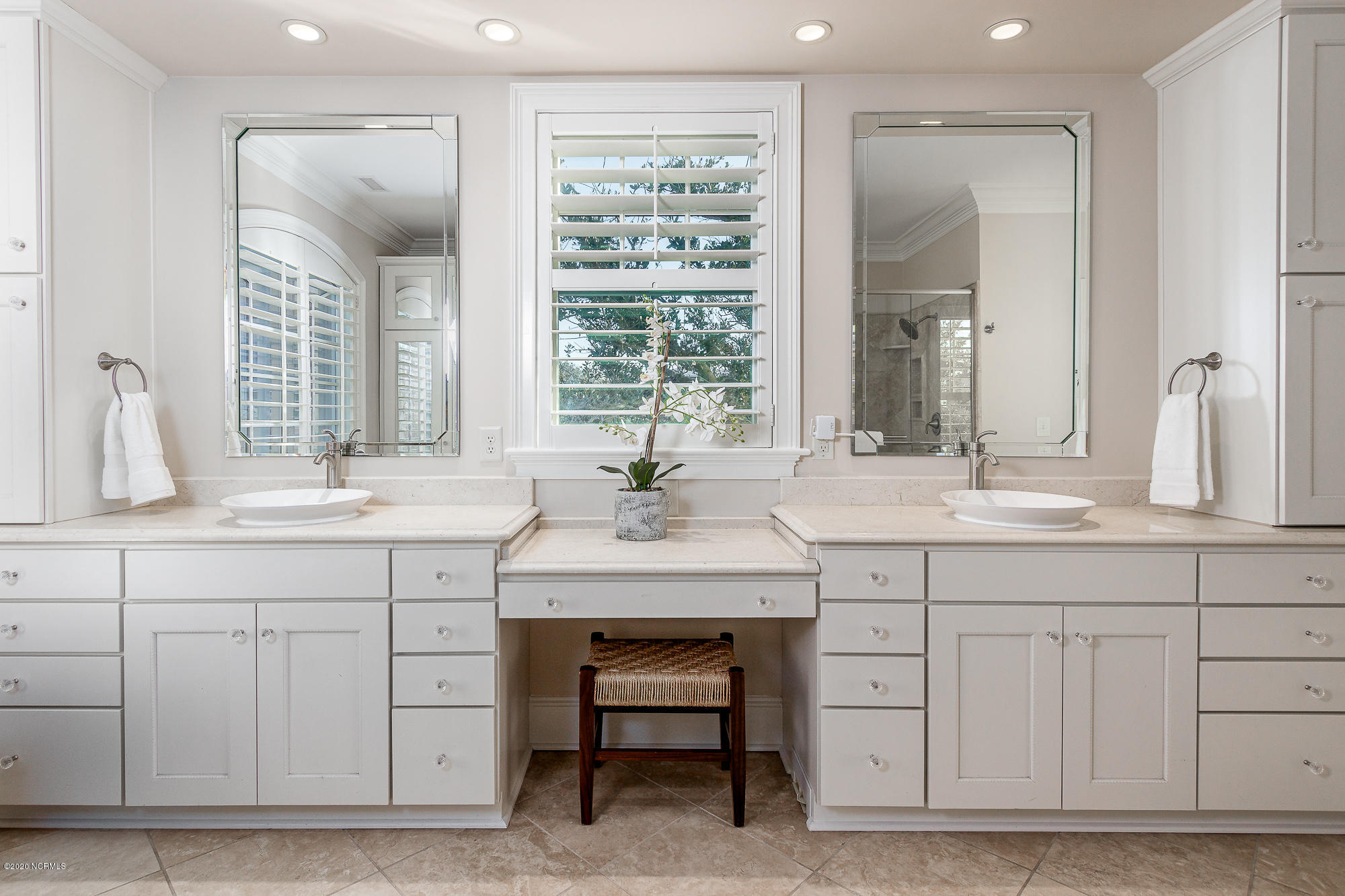 2680 Lennoxville Road Beaufort, NC 28516 - Photo 7 of 61 En suite master bath