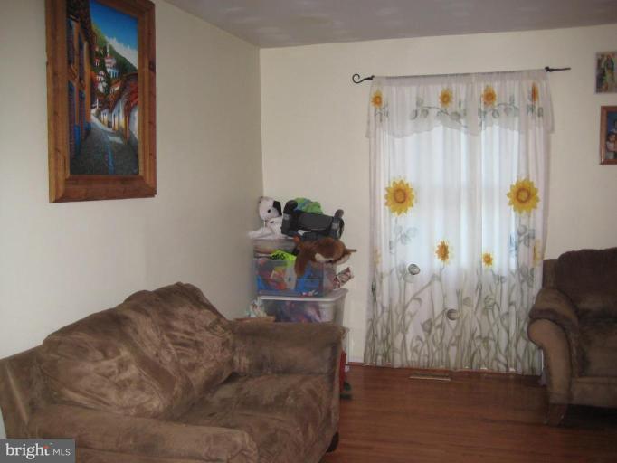 6451 Silver Ridge Circle Alexandria, VA 22315 - Photo 4 of 11 Living Room