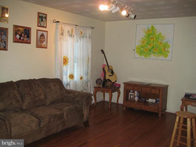 6451 Silver Ridge Circle Alexandria, VA 22315 - Photo 5 of 11 Living Room #2