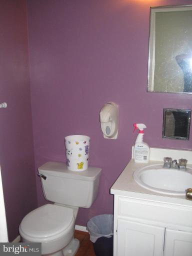 6451 Silver Ridge Circle Alexandria, VA 22315 - Photo 7 of 11 Bath #3
