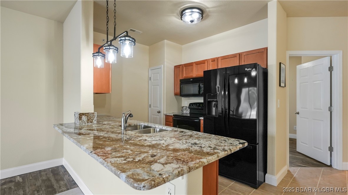 Love the granite countertop color!
