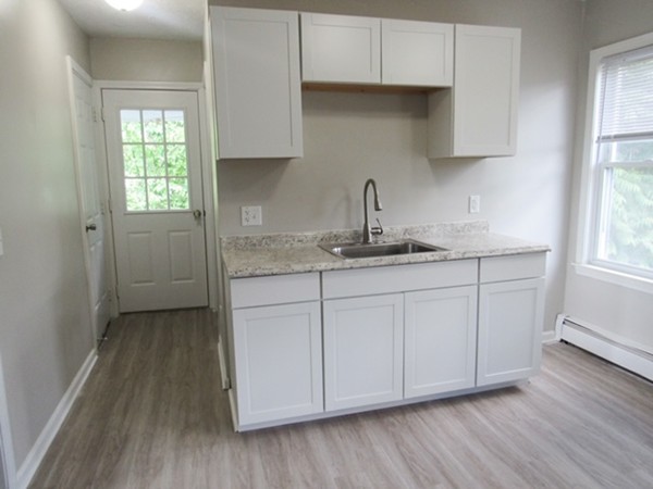 31 Richelieu Street Springfield, MA 01105 - Photo 1 of 19