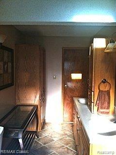 1631 South Commerce Road Walled Lake, MI 48390 - Photo 4 of 11 bath2