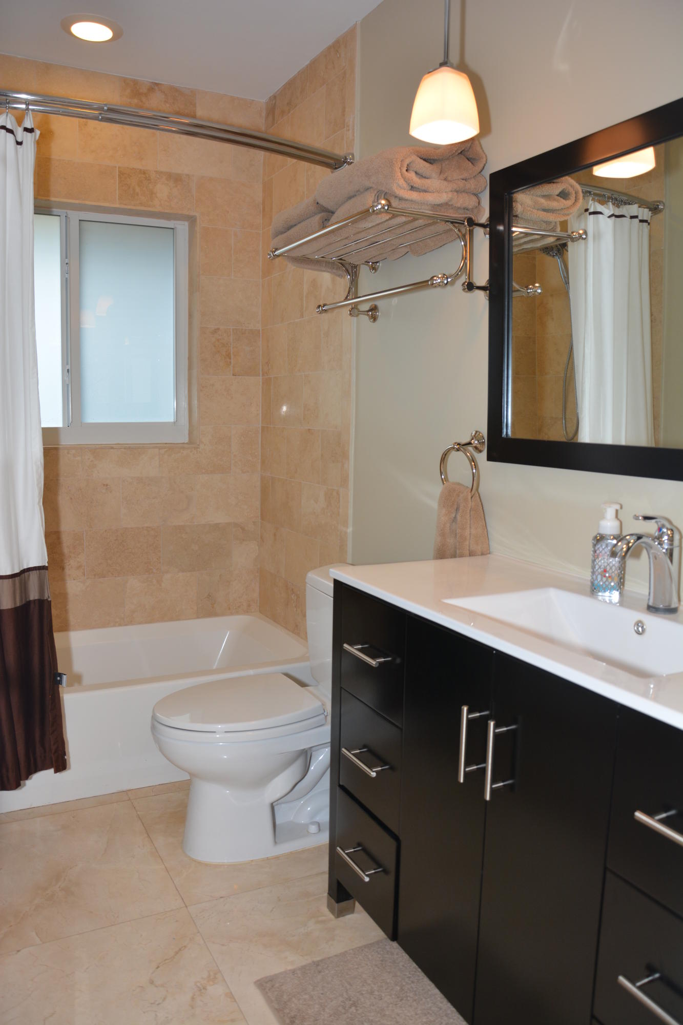 990 Tamarind Way Boca Raton, FL 33486 - Photo 9 of 12 Guest Bath