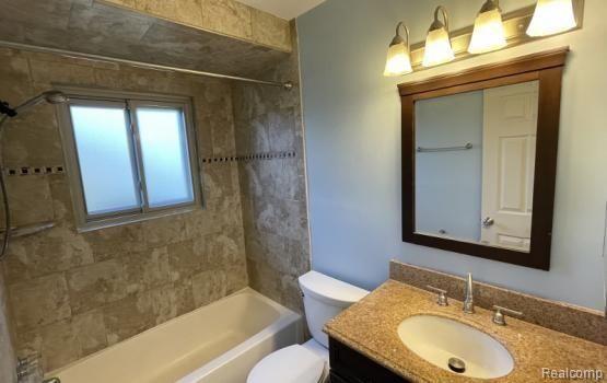 982 North Adams Road, Unit 2 Birmingham, MI 48009 - Photo 16 of 23 Bathroom 3.jpg