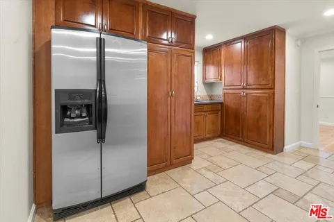 $1,850,000 | 720 North La Fayette Park Place, Los Angeles, CA 90026