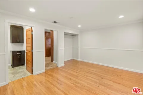 $1,850,000 | 720 North La Fayette Park Place, Los Angeles, CA 90026