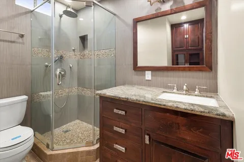 $1,850,000 | 720 North La Fayette Park Place, Los Angeles, CA 90026