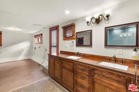 $1,850,000 | 720 North La Fayette Park Place, Los Angeles, CA 90026