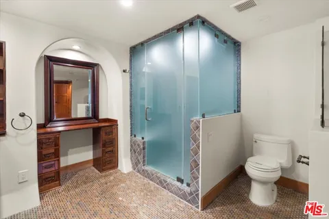 $1,850,000 | 720 North La Fayette Park Place, Los Angeles, CA 90026