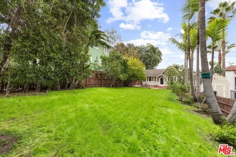 $1,850,000 | 720 North La Fayette Park Place, Los Angeles, CA 90026