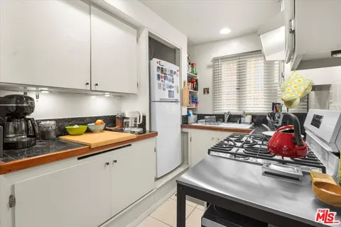 $1,850,000 | 720 North La Fayette Park Place, Los Angeles, CA 90026