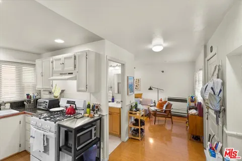 $1,850,000 | 720 North La Fayette Park Place, Los Angeles, CA 90026