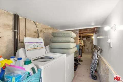 $1,850,000 | 720 North La Fayette Park Place, Los Angeles, CA 90026