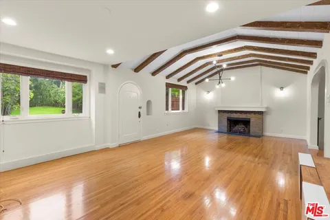 $1,850,000 | 720 North La Fayette Park Place, Los Angeles, CA 90026