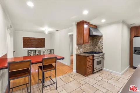 $1,850,000 | 720 North La Fayette Park Place, Los Angeles, CA 90026