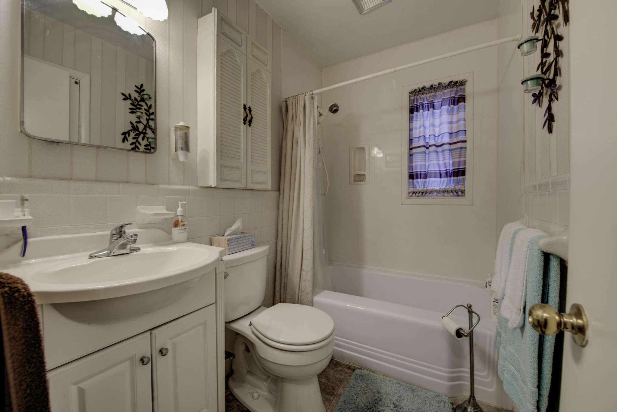 112 South Seneca Road Oak Ridge, TN 37830 - Photo 14 of 20 a bathroom with a sink toilet and shower