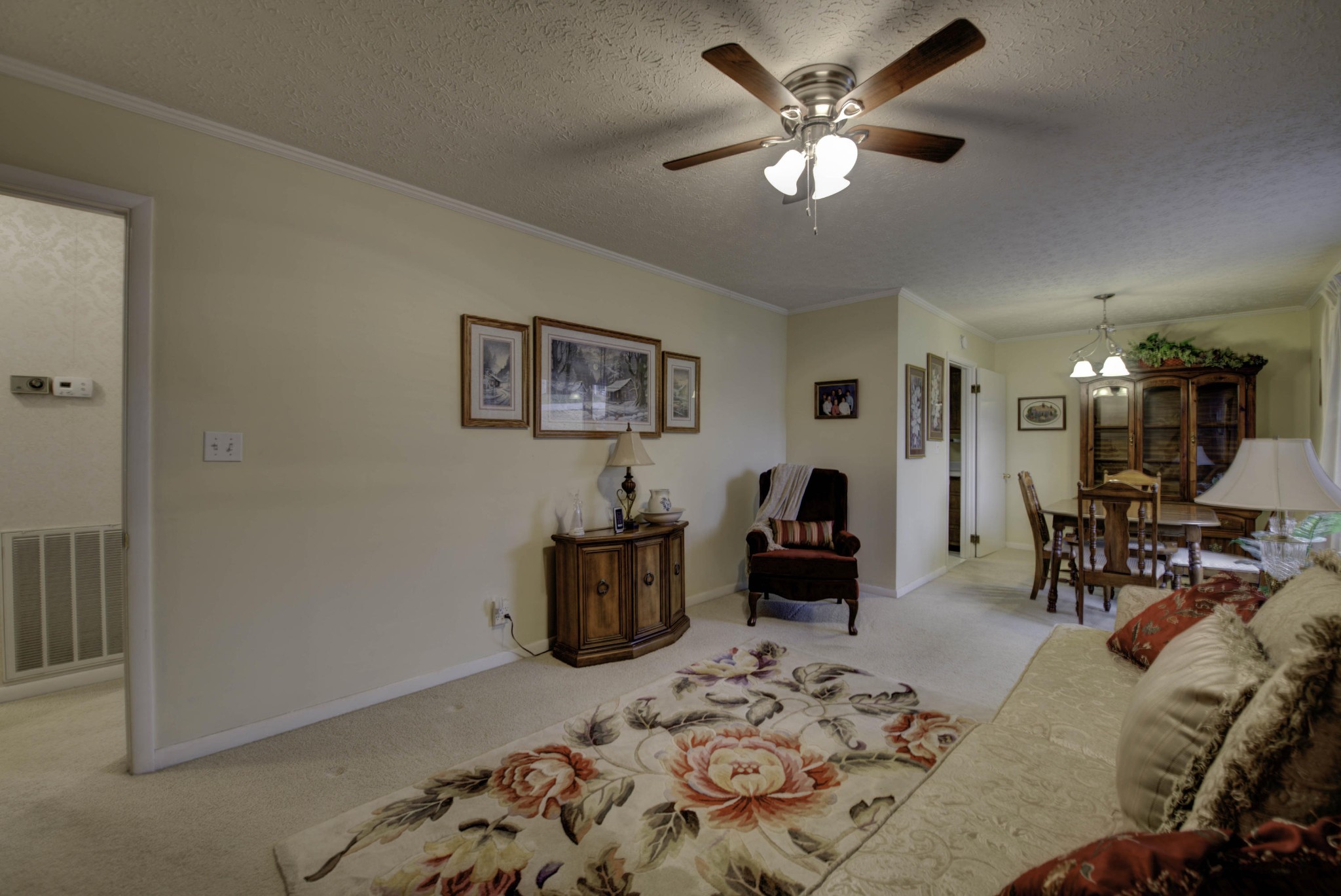 112 South Seneca Road Oak Ridge, TN 37830 - Photo 3 of 20 a living room with furniture