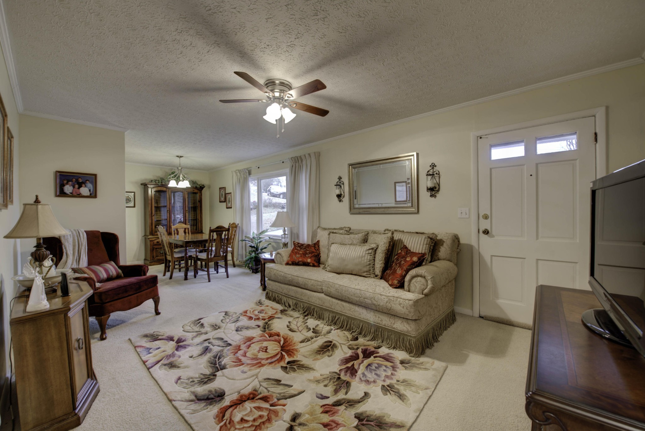 112 South Seneca Road Oak Ridge, TN 37830 - Photo 4 of 20 a living room with furniture a couch and a flat screen tv