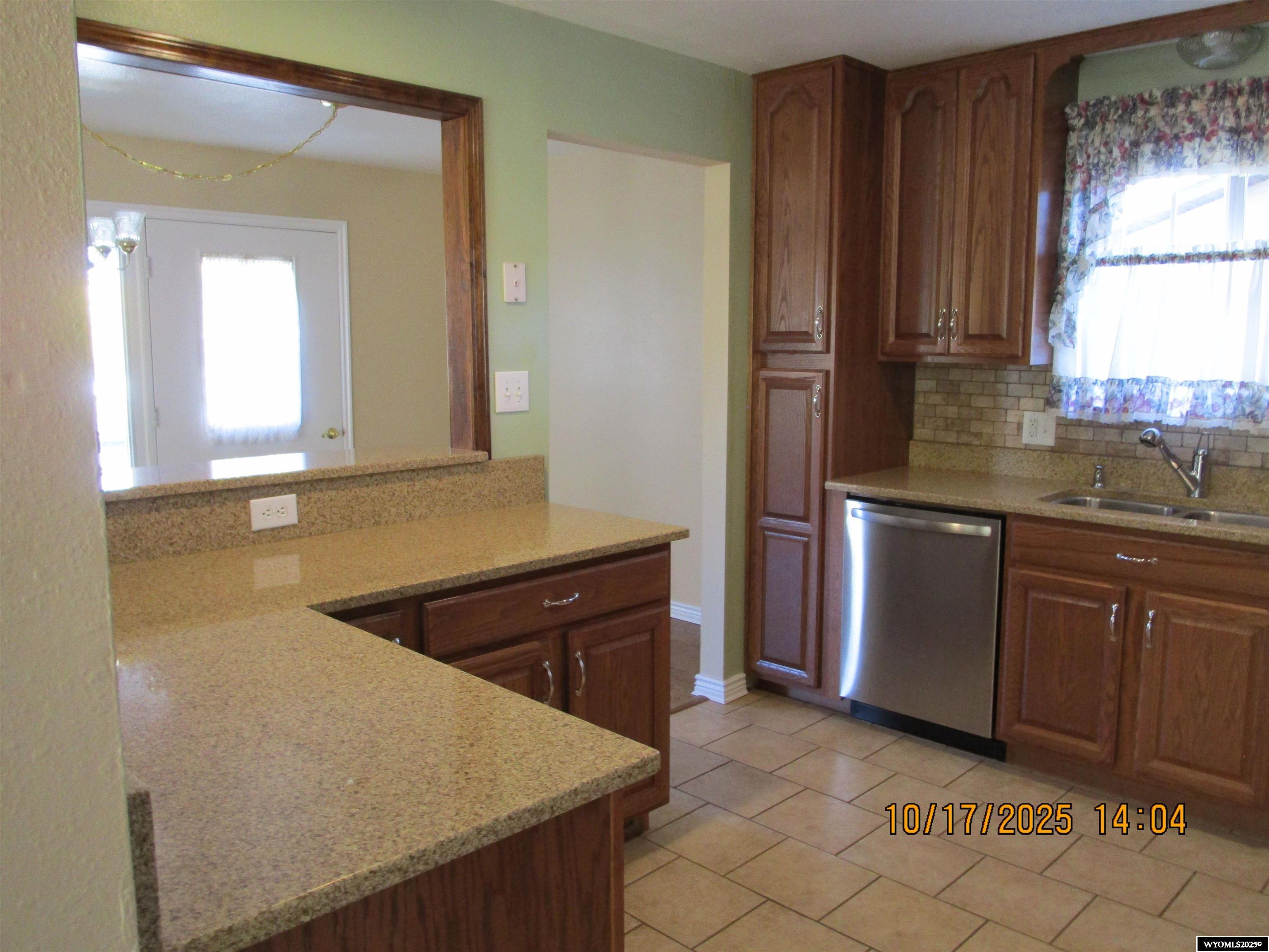 645 Easy Street Green River, WY 82935 - Photo 6 of 49