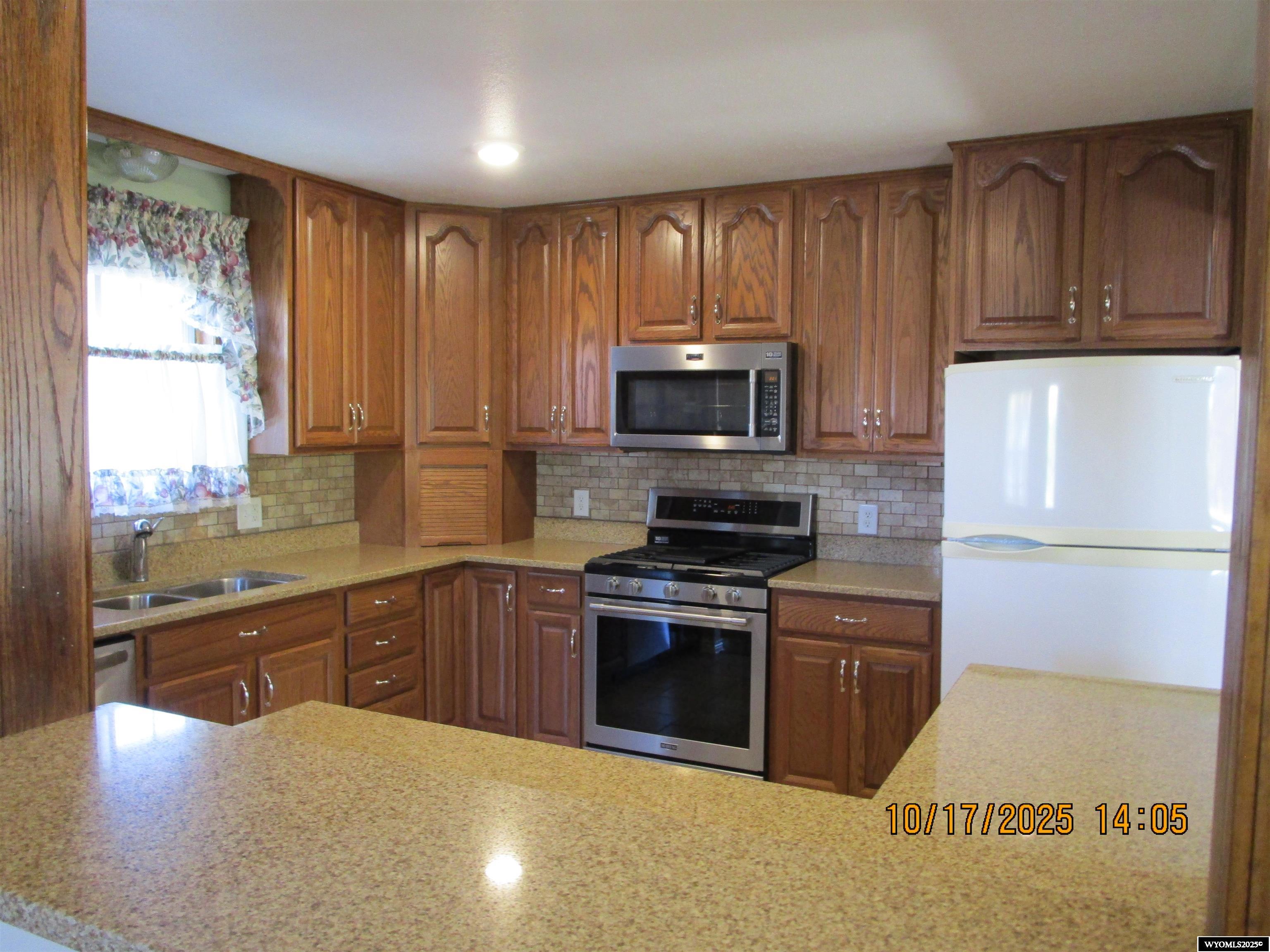 645 Easy Street Green River, WY 82935 - Photo 8 of 49