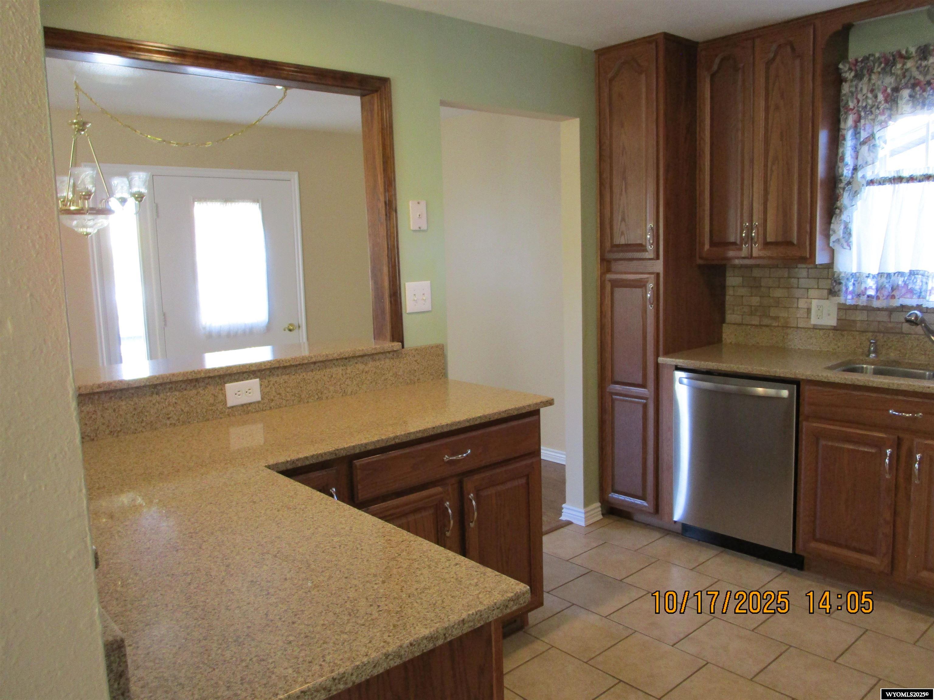 645 Easy Street Green River, WY 82935 - Photo 10 of 49