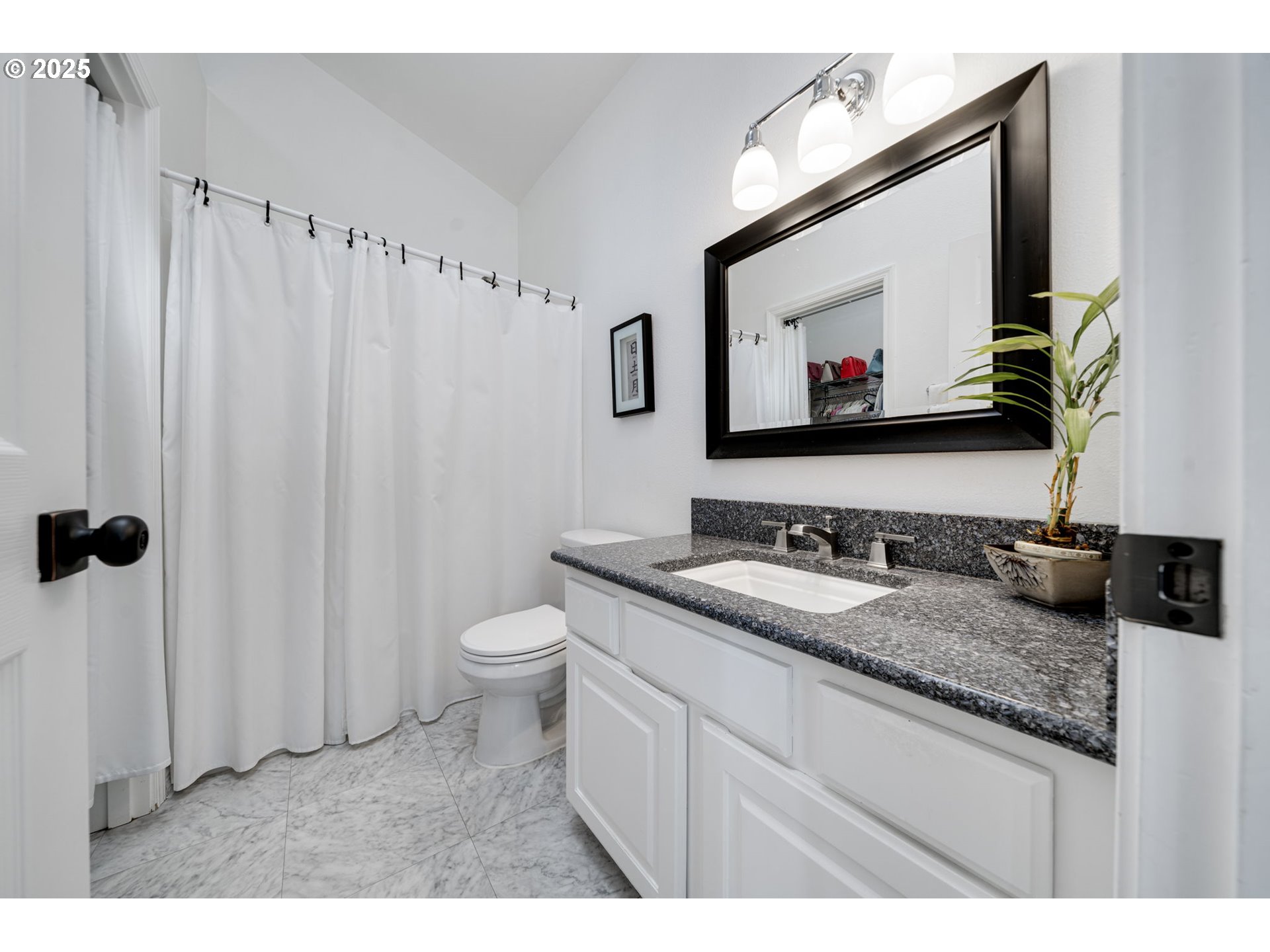 719 Northeast Dallas Street Camas, WA 98607 - Photo 21 of 47 Owner's Suite Bathroom