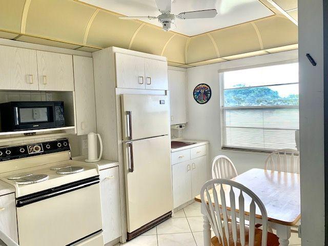 4021 Wolverton East Boca Raton, FL 33434 - Photo 4 of 30 Kitchen