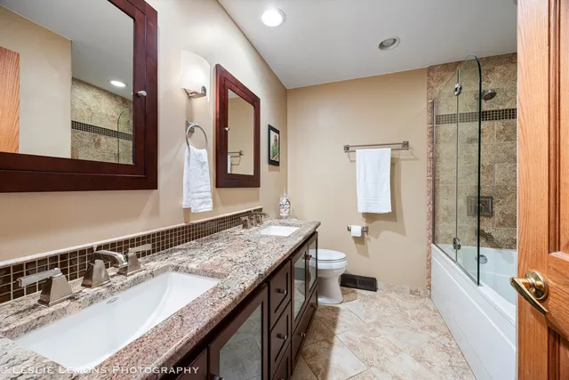 $579,900 | 1484 Hodlmair Court, Elk Grove Village, IL 60007