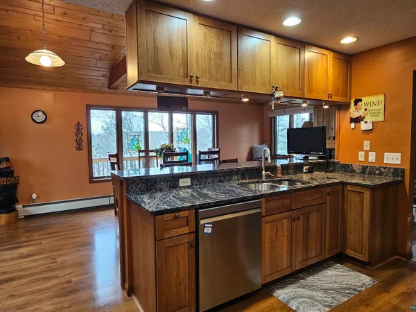 $565,000 | 4045 Long Lake Shores Road, Eveleth, MN 55734